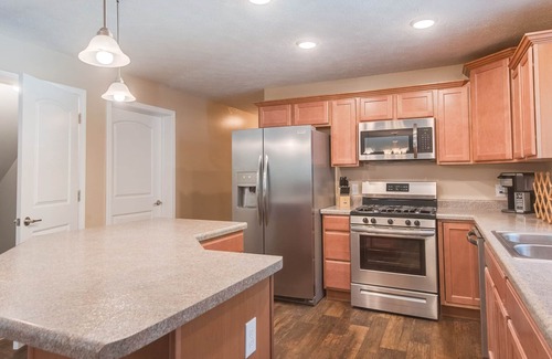South Haven House | 6 Bedroom w/Swimming Pool, Fire Pit & Home Theater - Walk to Beach