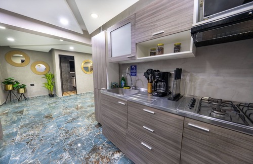 Lalinde Apartment | 6 bedroom with Jacuzzi 1 block from LLeras P5
