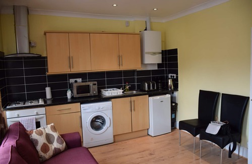 Lavender Fields House | 6 Bedrooms, 3 Bathrooms, 2 kitchens, 2 living/dining rooms,garden, sleeps 14