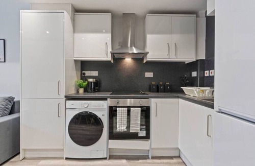 Banbury House | 6 Bedrooms 4 Bathrooms House in Great Location