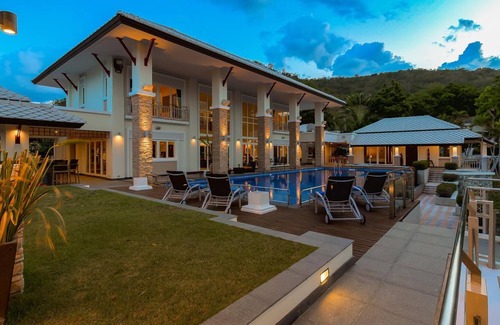 Hua Hin Villa | 6 Bedrooms Mansion on The Golf Course! (JB)
