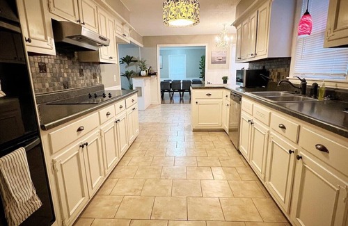 East Memphis House | 6 BR! 2 houses attached! Cozy!