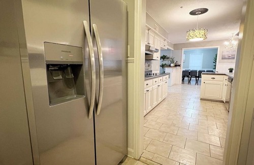 East Memphis House | 6 BR! 2 houses attached! Cozy!