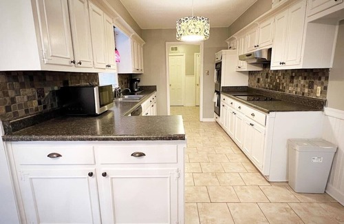 East Memphis House | 6 BR! 2 houses attached! Cozy!