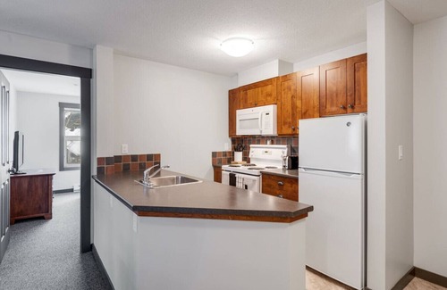 East Kootenay Apartment | 6-Br/6 Ba | TRUE Ski In/Ski Out | Pool & Hot Tub