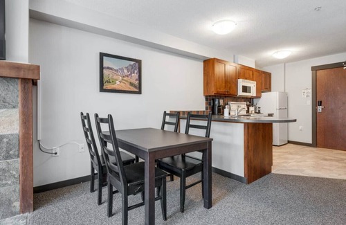 East Kootenay Apartment | 6-Br/6 Ba | TRUE Ski In/Ski Out | Pool & Hot Tub