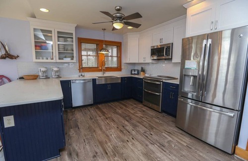 Duck House | 6 BR Oceanside, only 200 yards to the beach w/Private Pool & Dogs Allowed