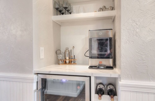 Mendenhall Valley Other | 6 BR w/Steam Shower & space for everyone, located in the heart of the valley