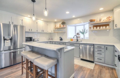 Mendenhall Valley Other | 6 BR w/Steam Shower & space for everyone, located in the heart of the valley