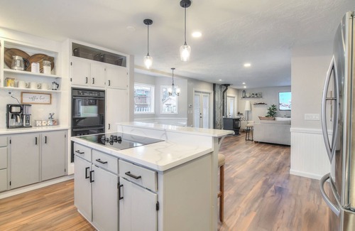 Mendenhall Valley Other | 6 BR w/Steam Shower & space for everyone, located in the heart of the valley
