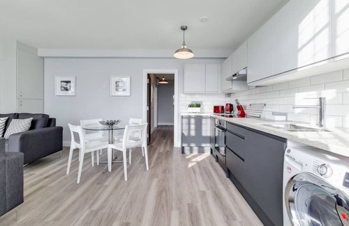 Twickenham Riverside Apartment | 6 Brewers Lane - 1 bedroom apartment