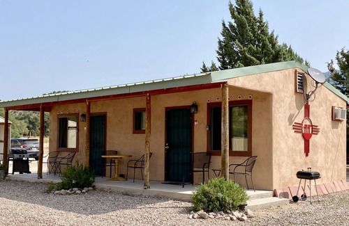 Glenwood House | #6 Casita Geronimo at the Catwalk, 1 BdRm Casita Kitchentte