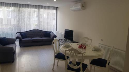 Antalya City Centre Apartment | 6 Central Location, Close To Beaches And Anywhere
