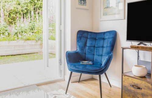 Lyme Regis House | 6 Chatterton Mews