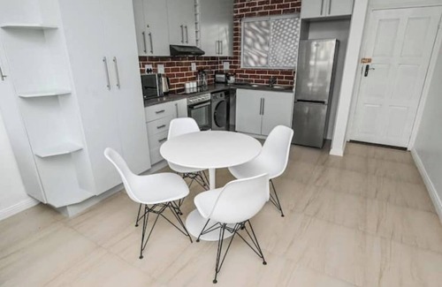 Eikenbosch House | 6 Culemborg Court, 5 Culemborg Street, Strand