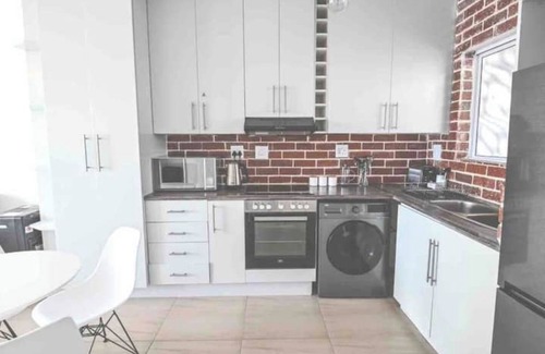 Eikenbosch House | 6 Culemborg Court, 5 Culemborg Street, Strand