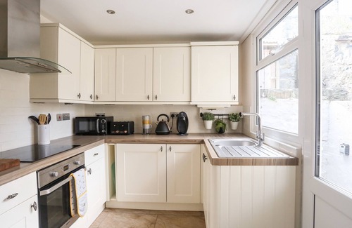 Penmaenmawr House | 6 ERASMUS STREET, pet friendly, with a garden in Penmaenmawr