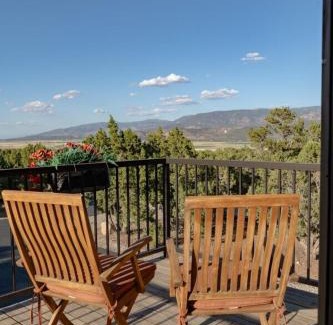 Cedar City Apartment | 6 Guests 2BR 1BA Loft with Unmatched Panoramic Views