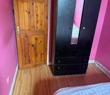 Haggerston Apartment | 6 Guests - 3 Bedrooms - Close to London Center