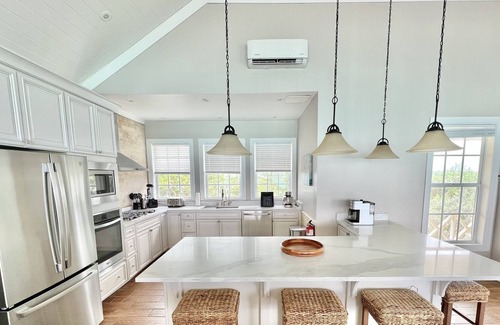 Forbes Hill House | 6 Large Bedrooms, 6.5 Bathrooms, Large Infinity Pool!