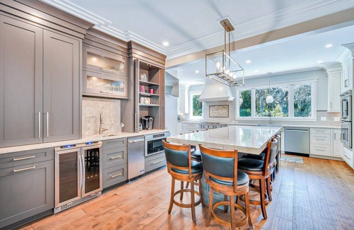Hilton Head Island House | 6 Laurel - Luxury kitchen, pool, spa, and fire pit. 2 minute walk to beach. Sleeps 23.