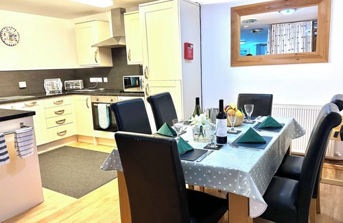 Muston Cottage | (6) LOVELY PEACEFUL FARM COTTAGE SEA VIEWS | CLOSE TO FILEY BEACH/TOWN GARDEN