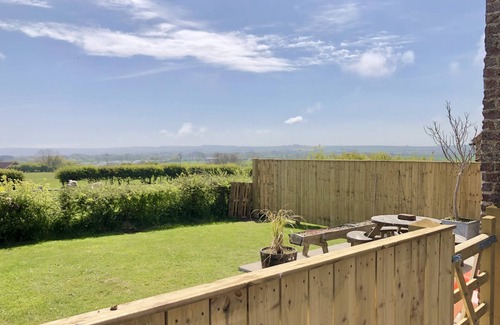 Muston Cottage | (6) LOVELY PEACEFUL FARM COTTAGE SEA VIEWS | CLOSE TO FILEY BEACH/TOWN GARDEN
