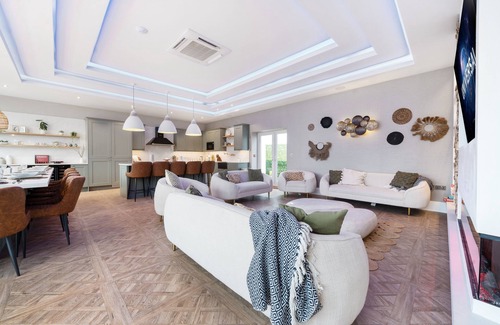 Morecambe House | 6* Luxury Private Manor House with full heated swimming pool, casino, gym & spa