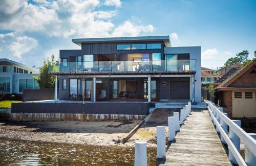 Merimbula House | 6 Main Street "SouthWind"