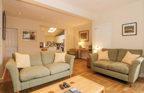 East Runton Cottage | 6 MELINDA COTTAGE, family friendly, with a garden in East Runton
