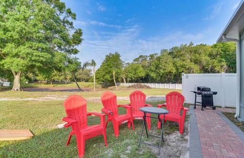 Bearss Plaza House | 6 Mi to Busch Gardens Family and Pet Friendly Home