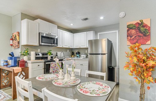 Bearss Plaza House | 6 Mi to Busch Gardens Family and Pet Friendly Home