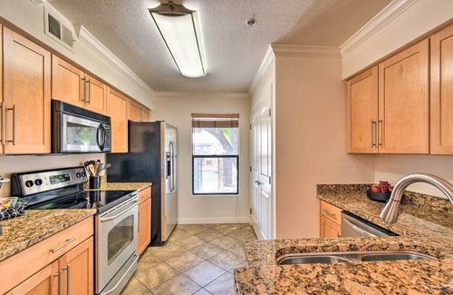 Camelback East Condo | 6 Mi to Downtown: Phoenix Condo w/Pool Access!