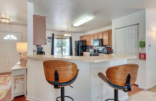 Southeast Raleigh House | 6 Mi to Dtwn Raleigh: Townhome w/Fenced Patio!