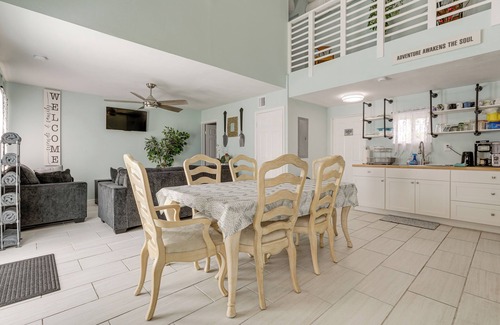 Echo Lake Apartment | 6 Mi to Riviera Beach: WPB Retreat w/Pool Access!
