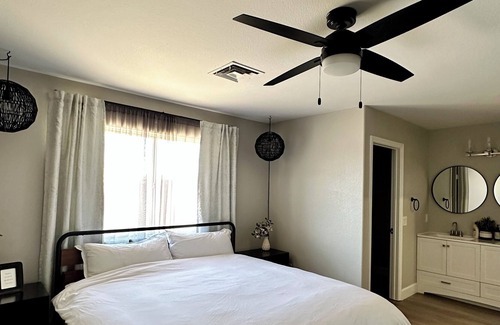 Sunrise Manor House | 6 miles to STRIP & Vegas Airport, 3 Bed 2 Bath Spacious & Stylish Home