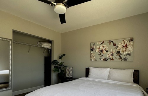 Sunrise Manor House | 6 miles to STRIP & Vegas Airport, 3 Bed 2 Bath Spacious & Stylish Home