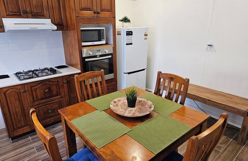 Woolloongabba House | 6 Mins to Brisbane City–Stylish Retreat