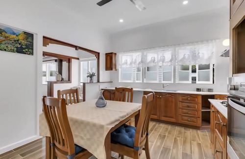 Woolloongabba House | 6 Mins to Brisbane City–Stylish Retreat
