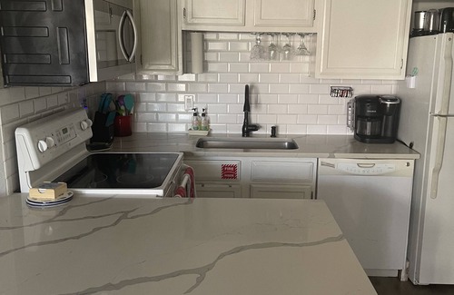Corpus Christi Condo | 6 minute Walk to Whitecap Beach, 1st Floor Cozy Condo, Padre Island Vacation!