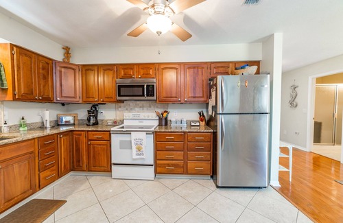 Holmes Beach House | 6 minutes to Beach! Screened-in and Heated Pool! - Seahorse Cove