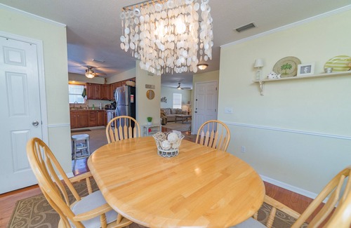 Holmes Beach House | 6 minutes to Beach! Screened-in and Heated Pool! - Seahorse Cove