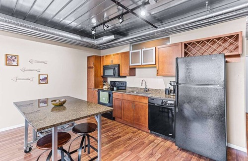 Old West Side Apartment | 6 Modern Apts - 12 Beds w Parking - Near Kerrytown