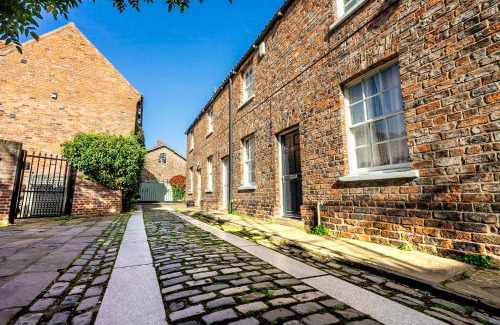 York Apartment | 6 Monkbar Court