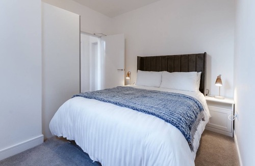 Golborne Apartment | 6 people within Portobello Bello Road Market W9