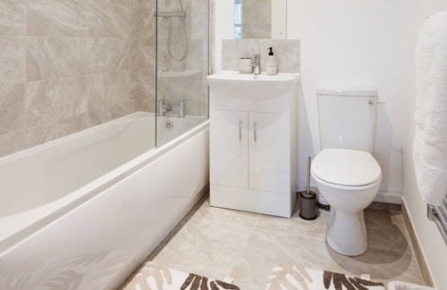 Golborne Apartment | 6 people within Portobello Bello Road Market W9