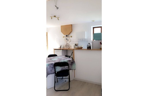 Ouest Rhodanien Apartment | 6-person accommodation in a stone building dating from 1870