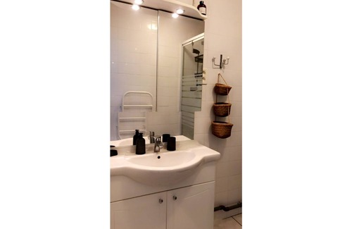 Ouest Rhodanien Apartment | 6-person accommodation in a stone building dating from 1870