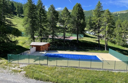 Risoul Apartment | 6-person apartment - at the foot of the slopes - swimming pool and tennis court (in summer)