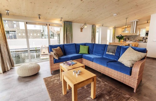 Zeewolde House | 6 Person Floating House